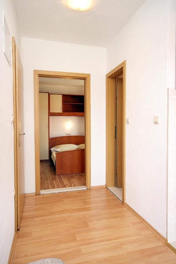 Apartments By The Sea Drvenik Donja Vala, Makarska - 6701 Exterior photo