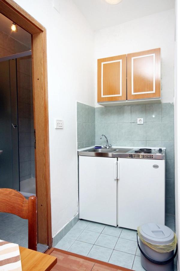 Apartments By The Sea Drvenik Donja Vala, Makarska - 6701 Exterior photo