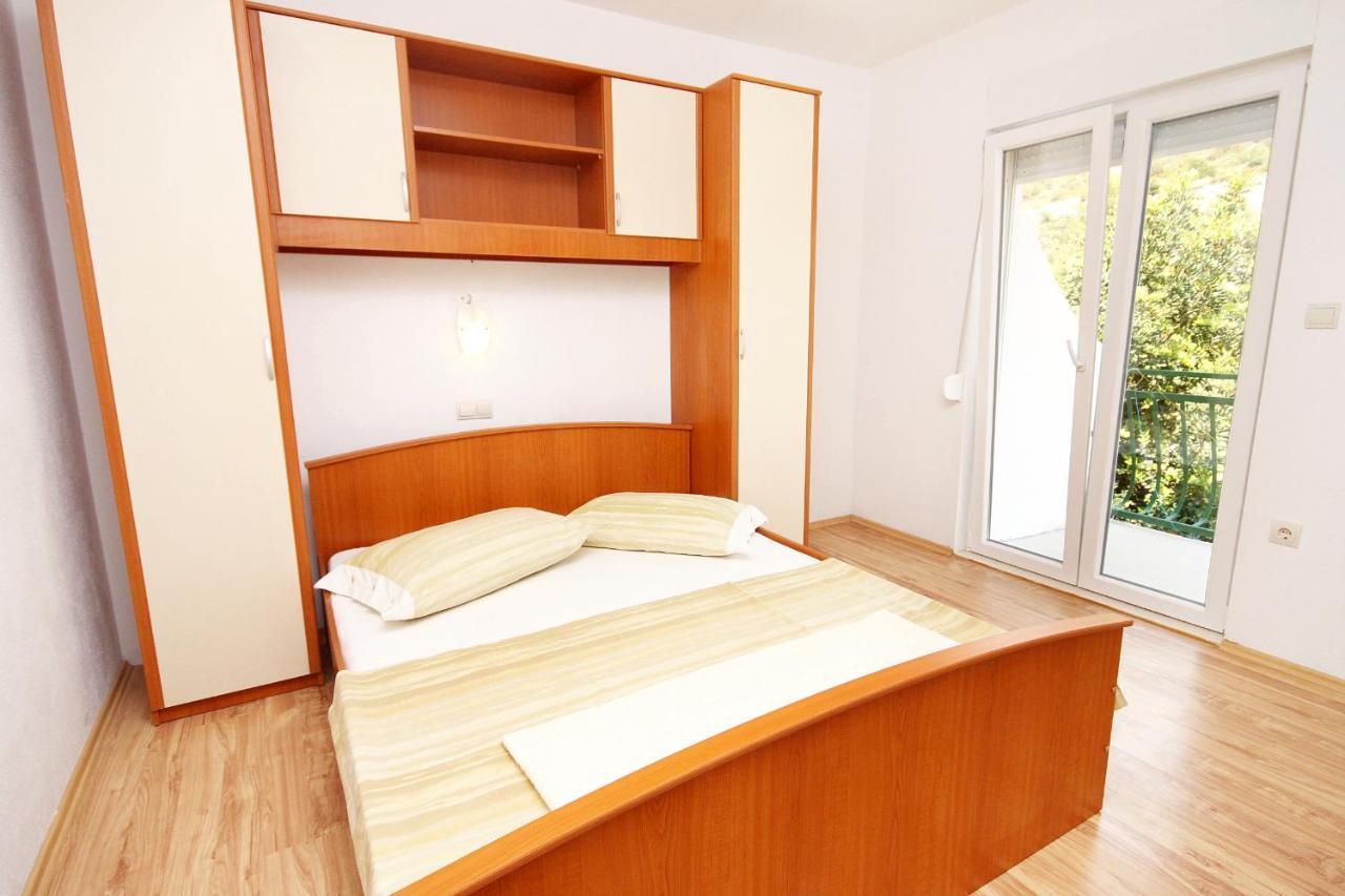 Apartments By The Sea Drvenik Donja Vala, Makarska - 6701 Exterior photo