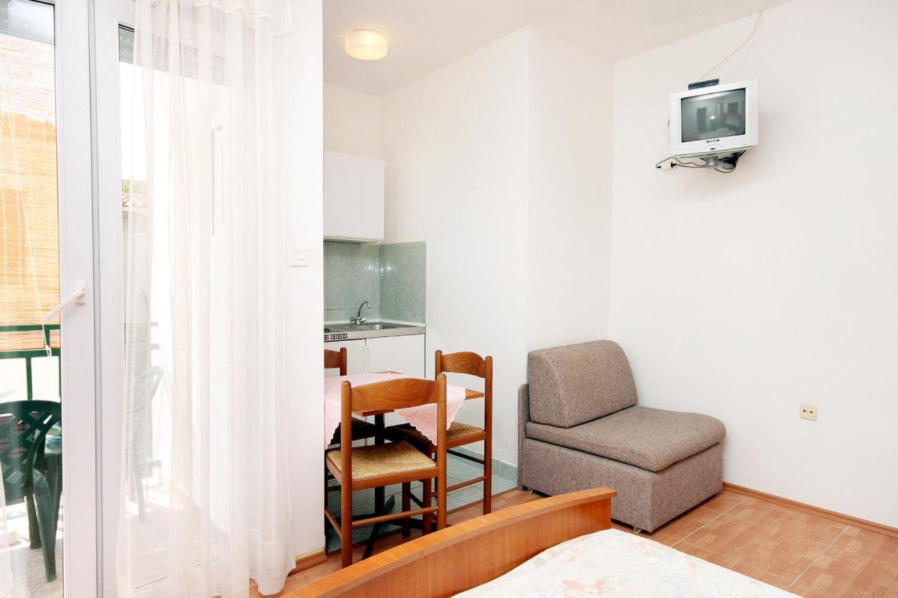 Apartments By The Sea Drvenik Donja Vala, Makarska - 6701 Exterior photo